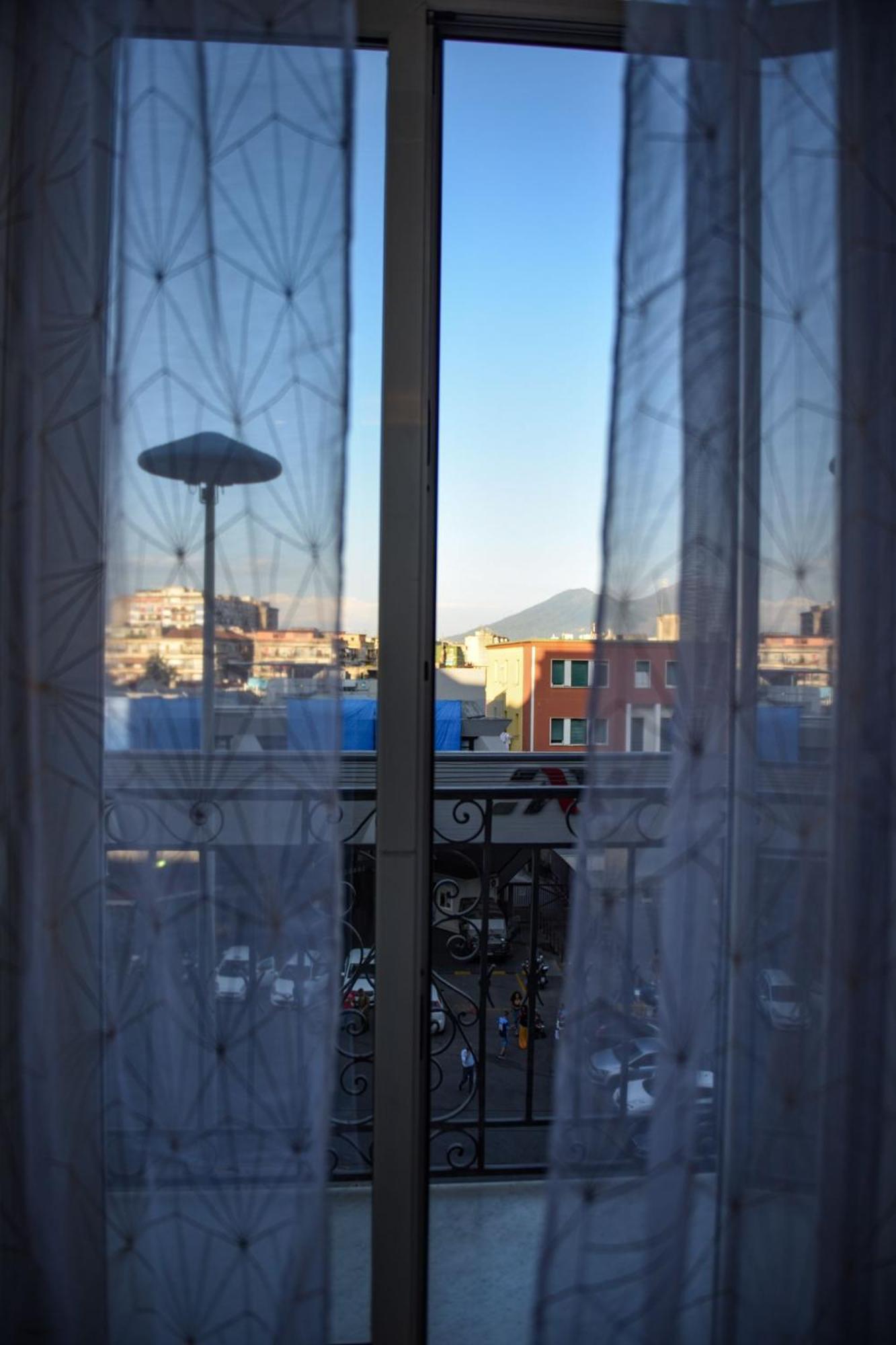 Napoli Central Gate Екстериор снимка